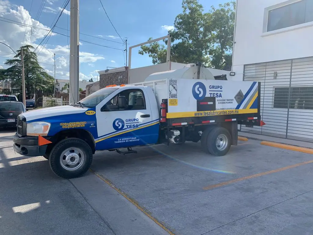 Camión de Grupo TESA para recolección y transporte de residuos peligrosos en Chihuahua.