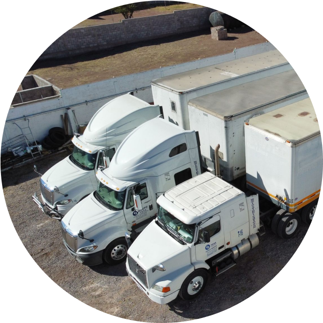 Camiones de Grupo TESA listos para el transporte y recolección de residuos peligrosos en México.