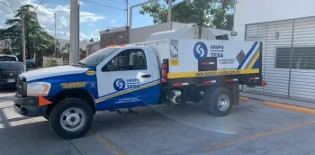 Camión de Grupo TESA para recolección y transporte de residuos peligrosos en Chihuahua.